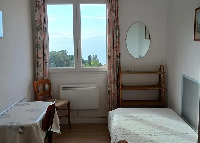 With Terraces In Lejlighed Le Rayol-Canadel-sur-Mer